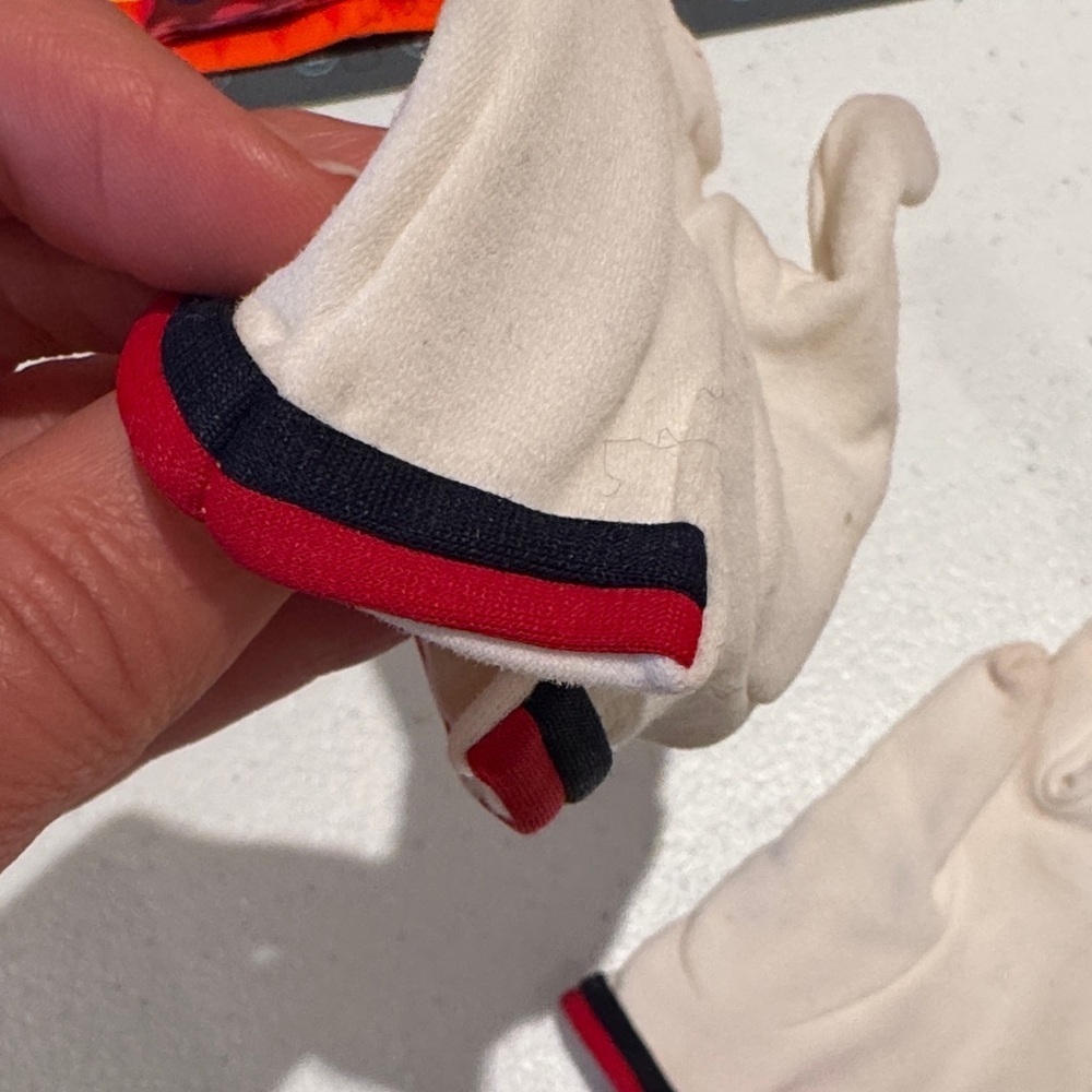 Classic Cream Gloves with Red and Black Trim - Picture 4 of 4